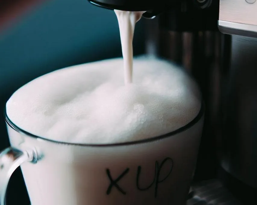 Krups nie spienia mleka – Jak skutecznie spienić mleko w ekspresie Krups?
